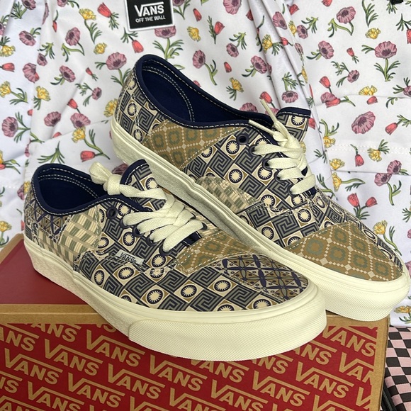 Vans Men’s Authentic Patchwork 
Geo Trek Navy
VN0A7Q4ONVY
Sneakers - Picture 5 of 16